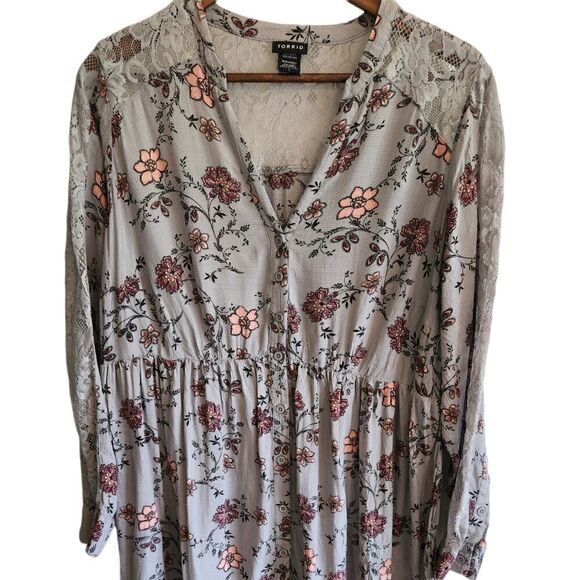 Torrid Gray Floral Lace Tunic Top - Picture 1 of 7